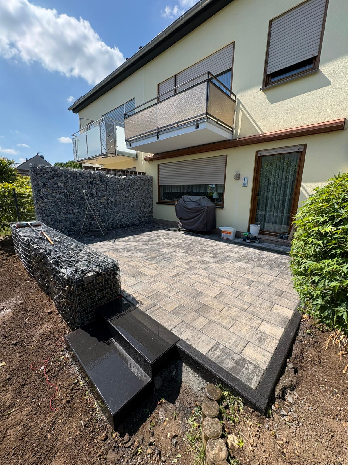 Gartenplanung mit Skizze und Pflanzen